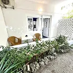 Studio Apartments Promajna 公寓 普罗马尼亚