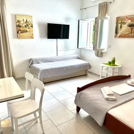 Apartment Studio Apartments Promajna