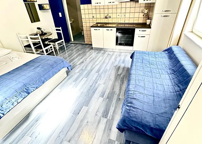 Studio Apartments Promajna *