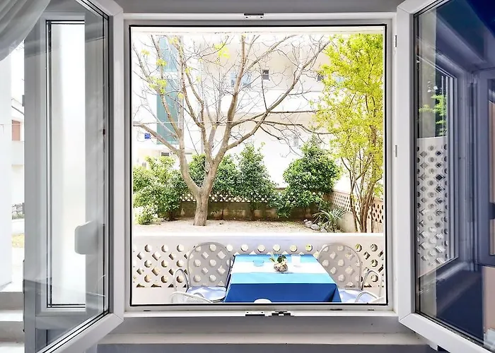 Studio Apartments Promajna *